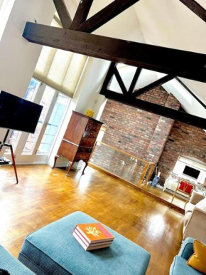 Unique Barn House - Near Lark Lane & Sefton Park